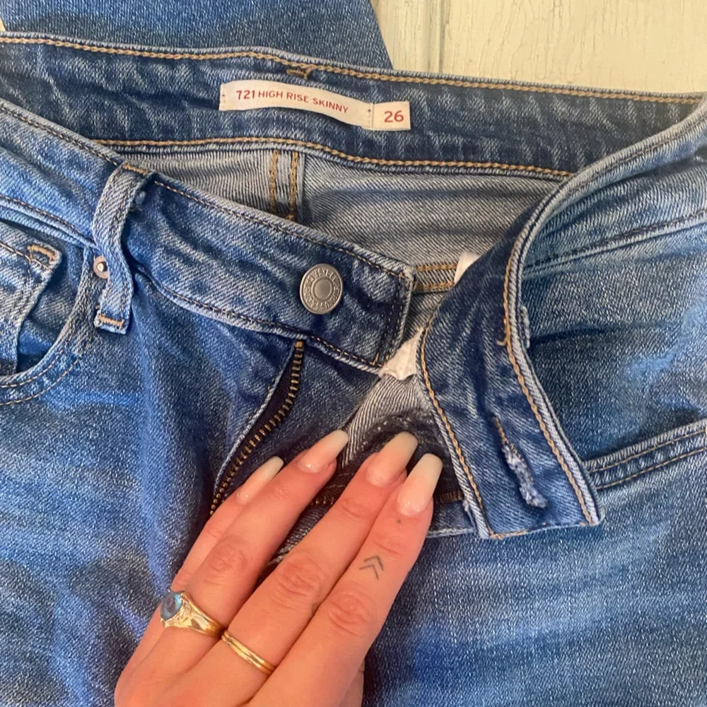 Levi’s 721‎ high rise skinny jean | size 26 - Picture 2 of 5